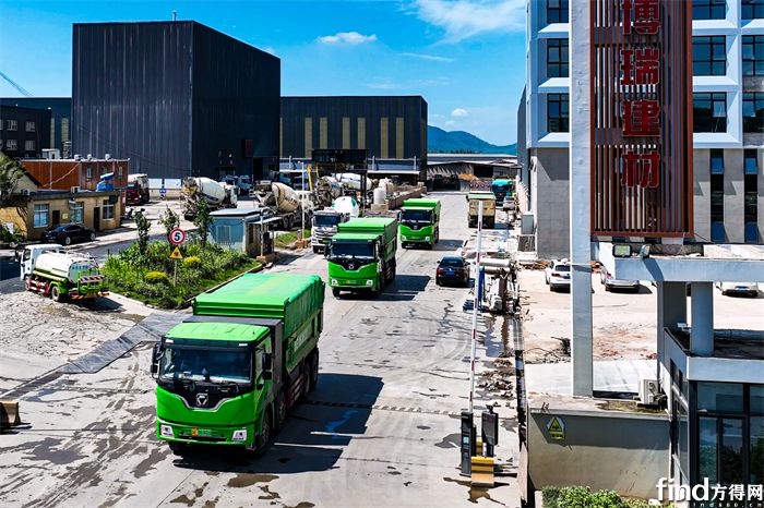 徐工新能源自卸車參與樓盤建設(shè)